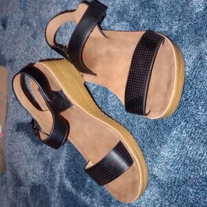 Girls Link Brand Black Strappy Wedge Sandal Size 9